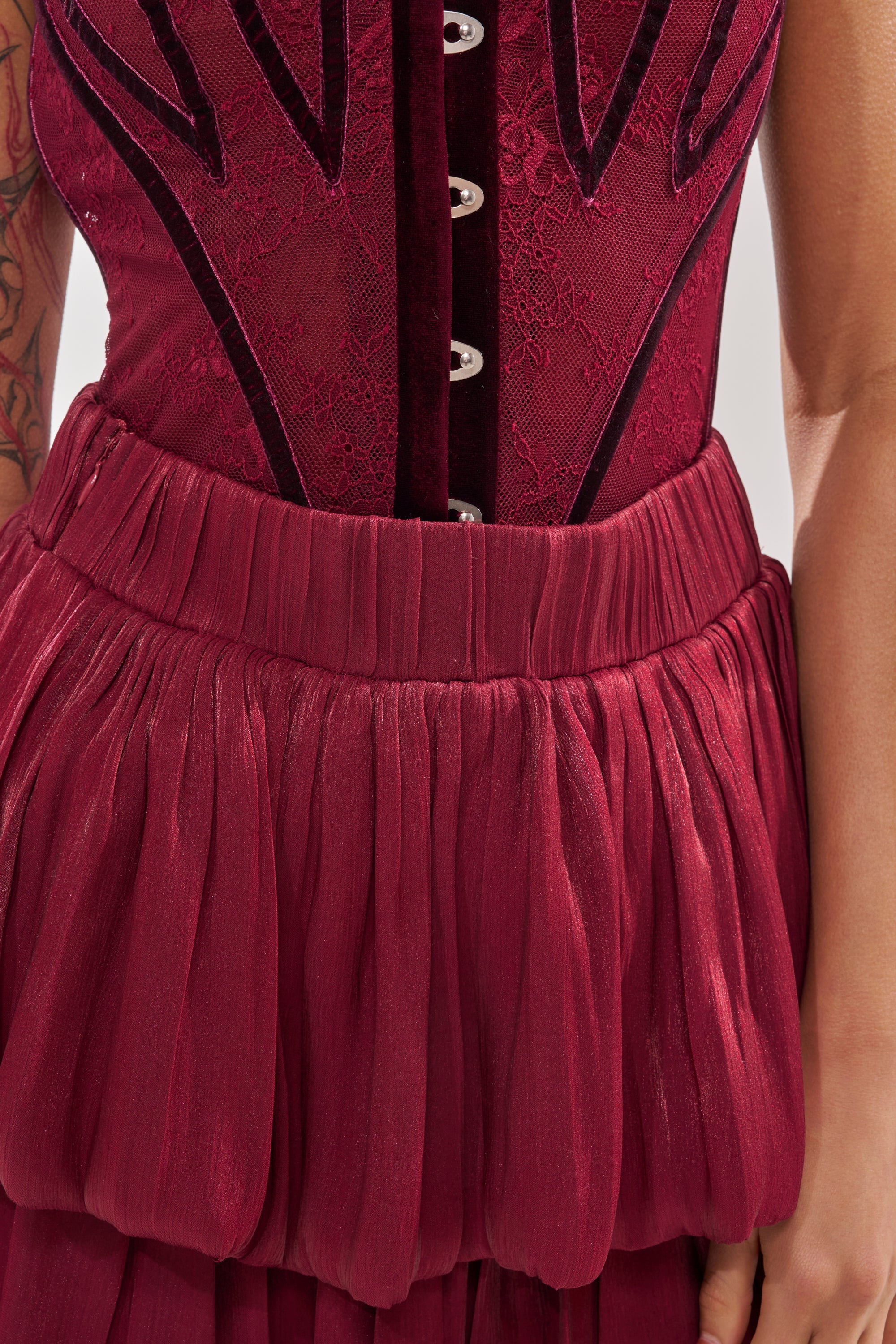 STAR OF THE NIGHT FLOUNCY PANT IN BURGUNDY