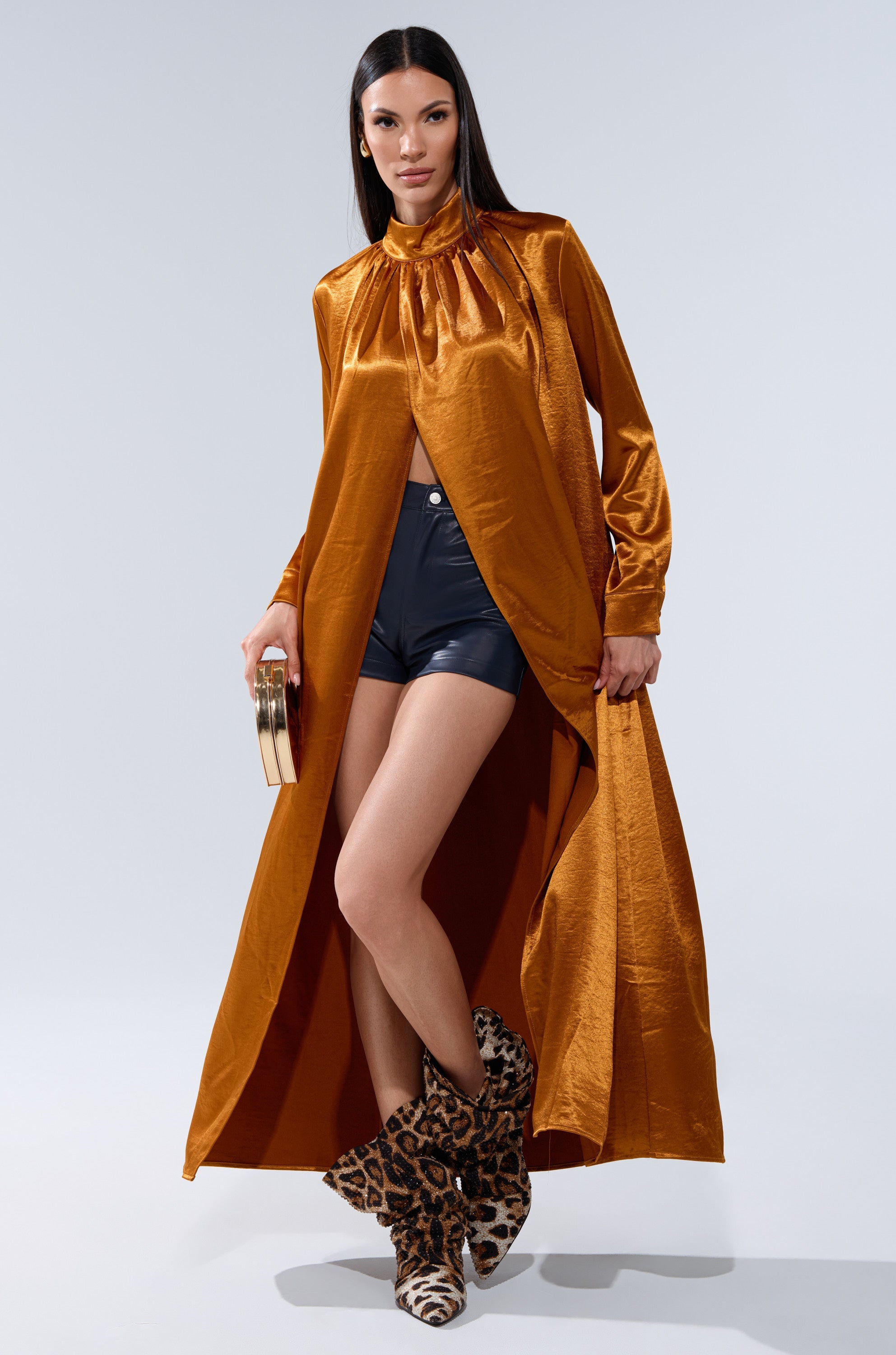 QUEEN TYPE BLOUSE
