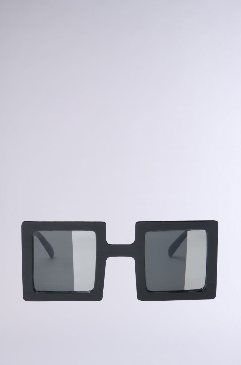 REALLY LIKE THAT SUNGLASSES