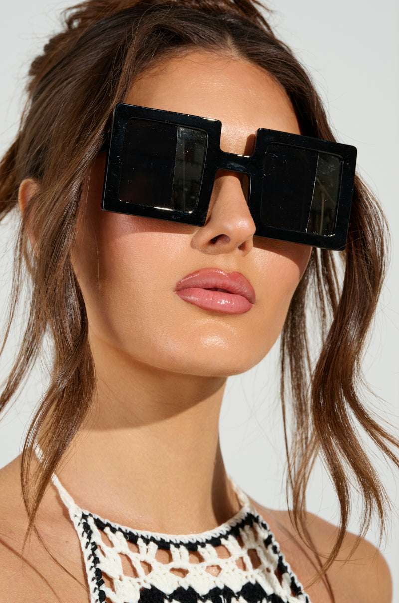 REALLY LIKE THAT SUNGLASSES